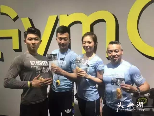 OafCmKm2BDA86J53.jpg