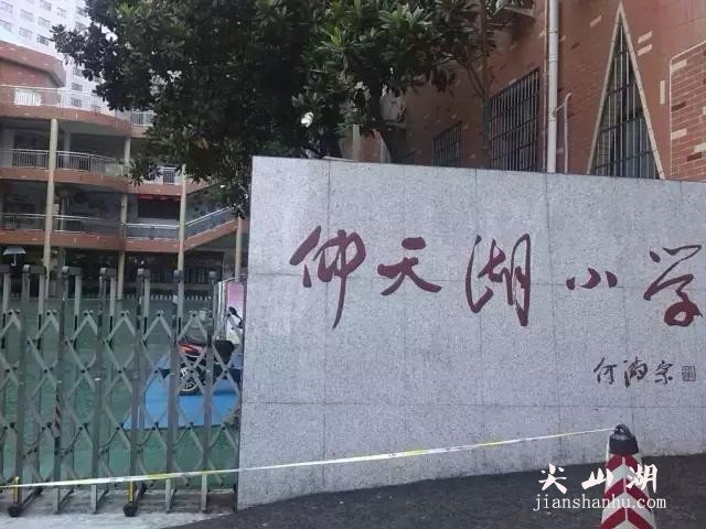e17auQ7ivQQluZuq.jpg