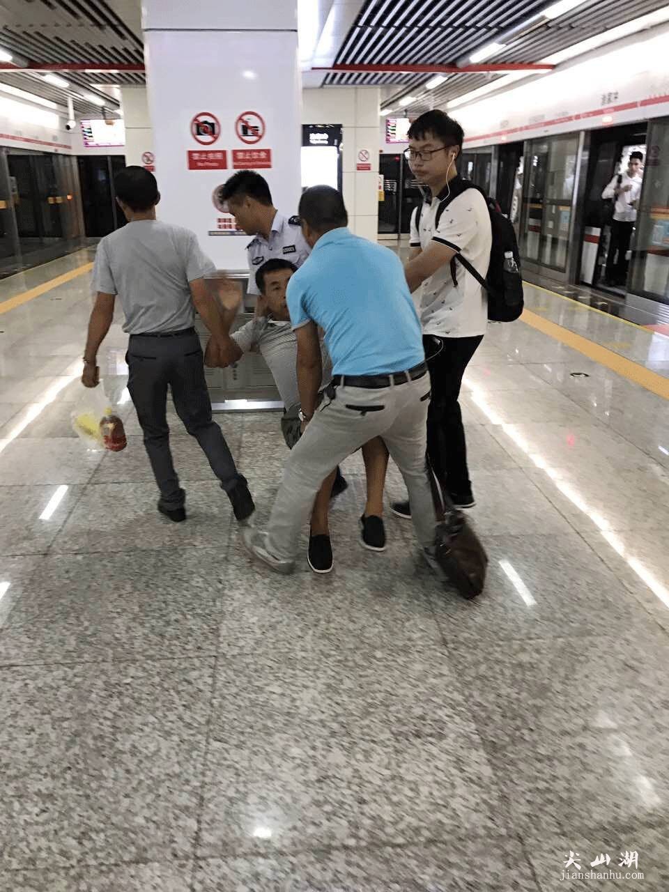 BwyA5AZBzBa1sv51.jpg