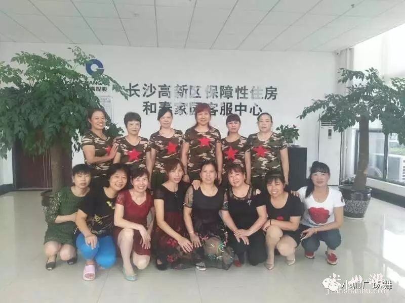 Js8giflq7l8ekI68.jpg
